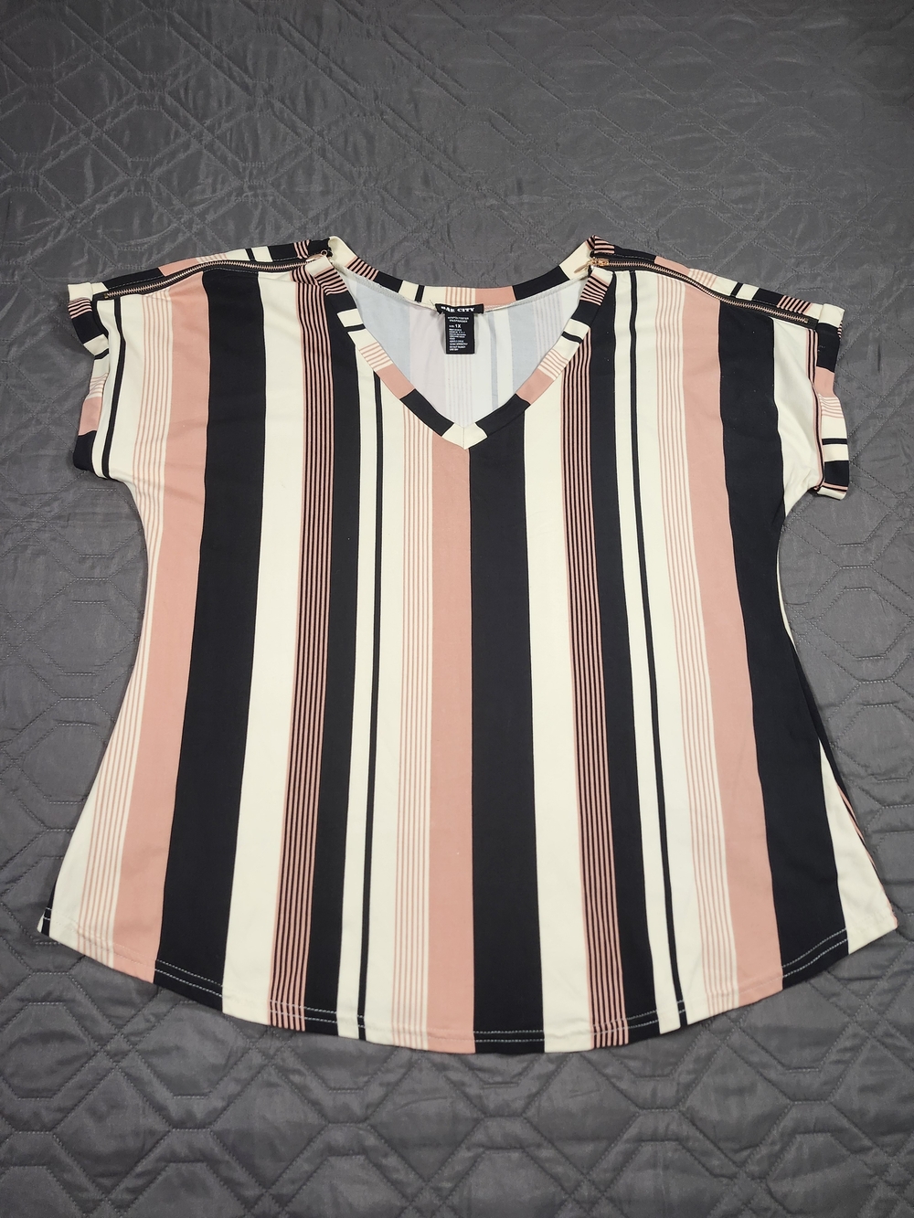 Bae City women's striped top V-neck short sleeves Size 1X Has Some Wear